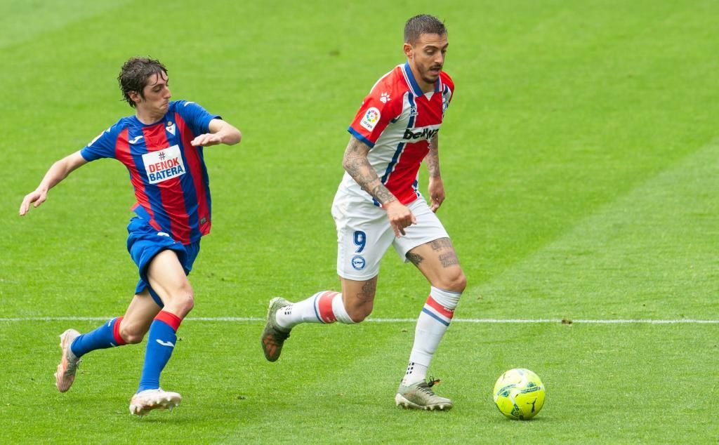 El agente de Joselu pasa a la acción: "Queremos salir del Alavés y el Sevilla es la mejor opción"