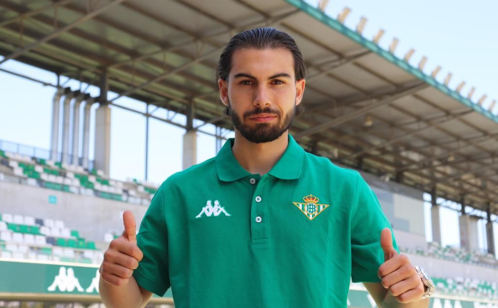 Lara tendrá que trabajar para convencer a la afición del Betis, muy exigente con el exsevillista