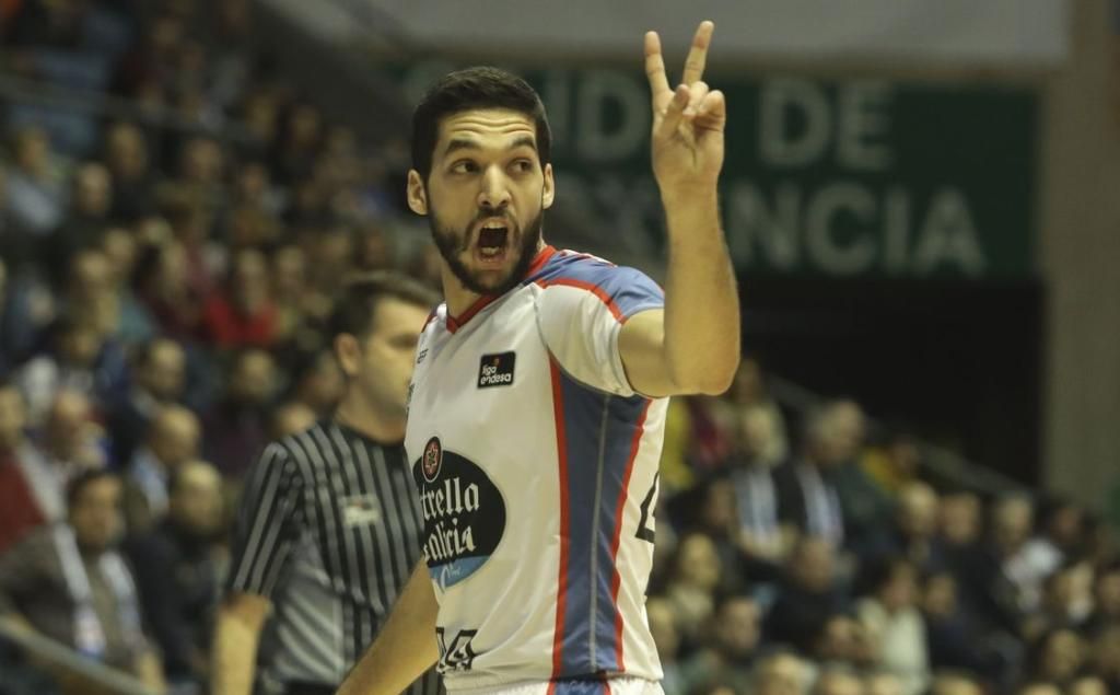 El Real Betis conserva a Mike Torres y negocia el fichaje de Pozas