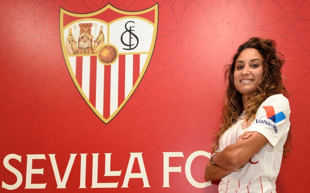 El Sevilla Femenino anuncia el fichaje de Débora García, feliz por reencontrarse con Cristian Toro