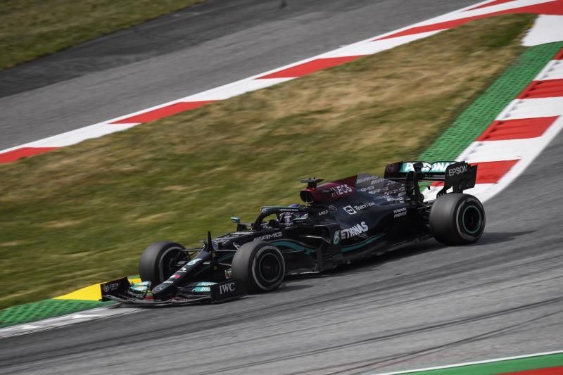 Hamilton a recortar a Max en Silverstone, que estrena la calificación sprint