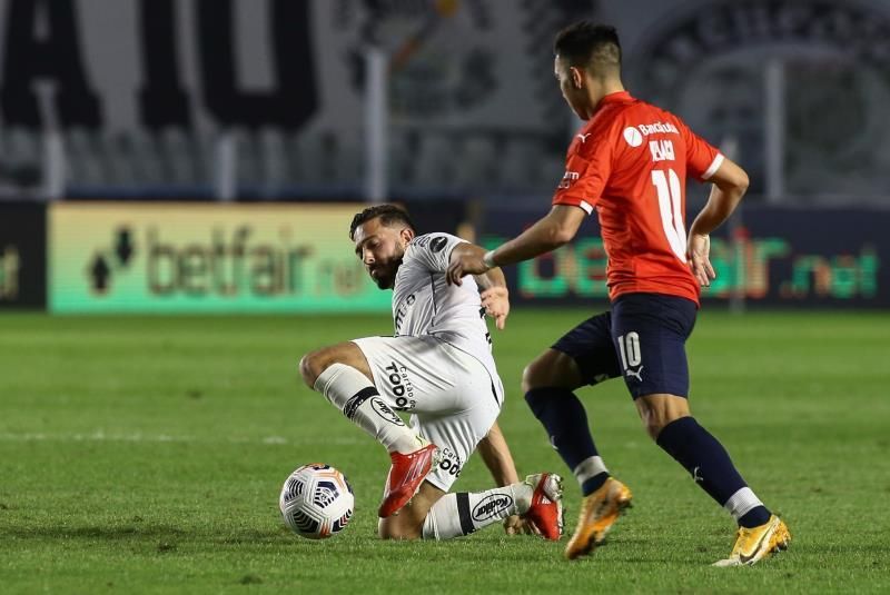 1-0. Kaio Jorge rompe la muralla de Independiente y acerca a Santos a cuartos