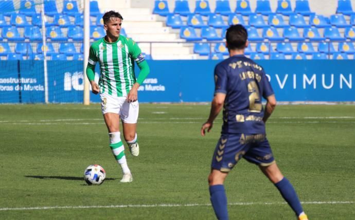 El Real Betis renueva a Luis Martínez para el filial