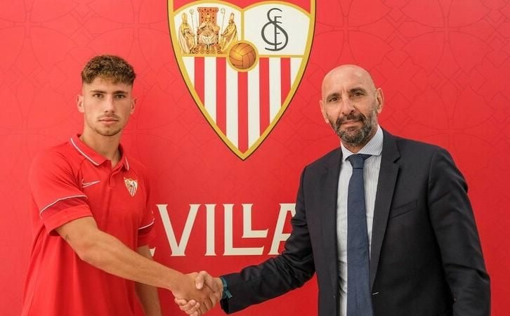 El Sevilla FC renueva una de sus perlas, José Ángel Carmona