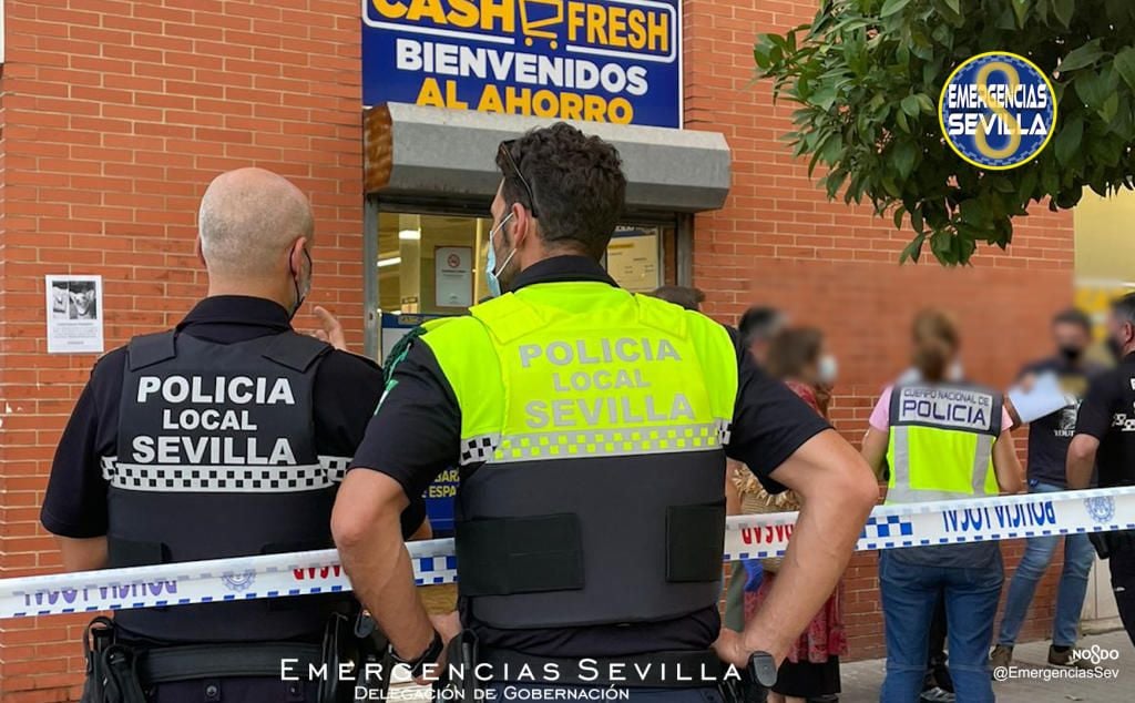 Fallece un atracador abatido por la policía durante un robo en un supermercado de Amate (Sevilla)