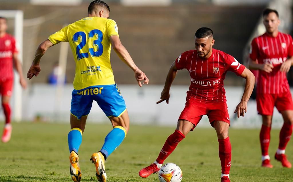 Dos jugadores de Las Palmas, aislados por covid tras jugar con el Sevilla