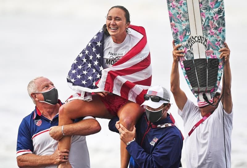 La estadounidense Carissa Moore logra el primer oro olímpico femenino en surf
