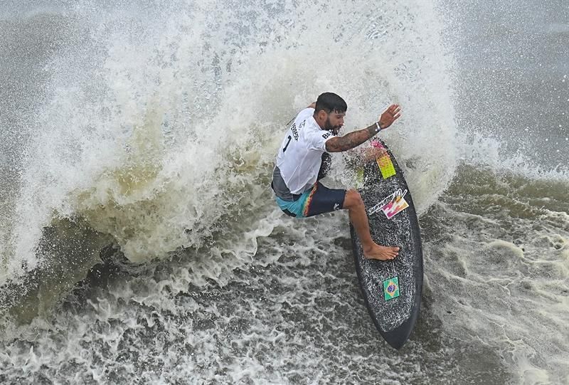 Italo Ferreira, de surfear con tapas de porexpán a ganar el oro olímpico