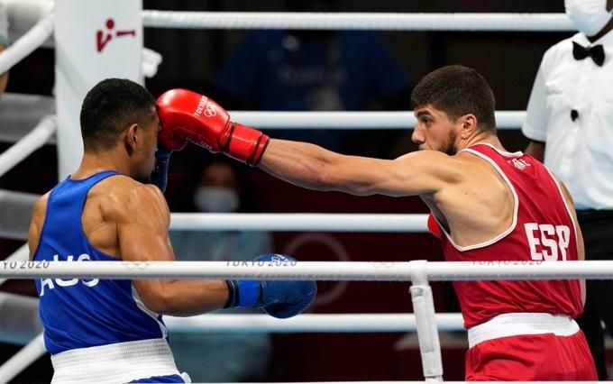 El boxeo sigue dando alegrías, Jalidov a cuartos