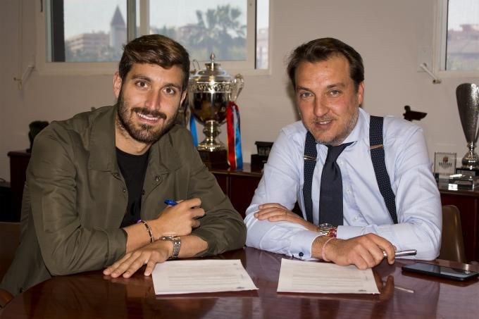 El Levante, sin margen salarial, pone en el mercado a Campaña... ¡como cedido!