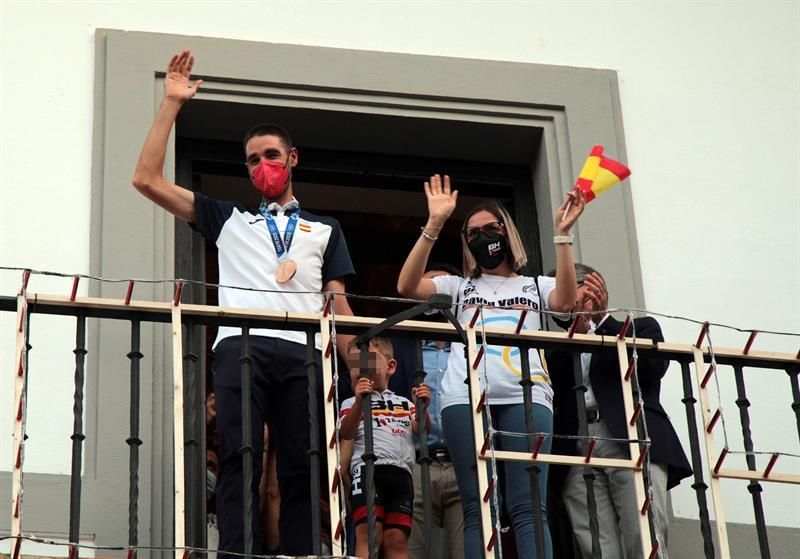 Baza rinde un miltitudinario homenaje al medallista olímpico David Valero