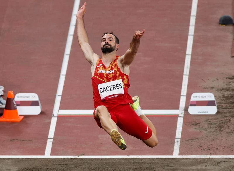 Eusebio Cáceres a la final de longitud con un salto de 7.98