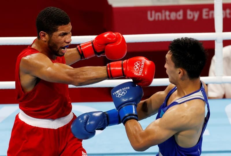 El brasileño Souza vence al kazako Amankul y asegura medalla en boxeo