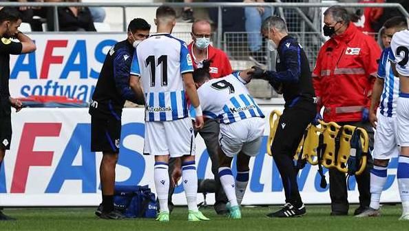 Carlos Fernández se rompe el ligamento cruzado