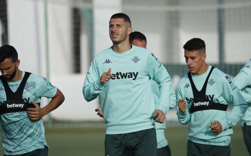 "Hay rumores, pero estoy con ganas de quedarme y jugar en Europa con el Betis"