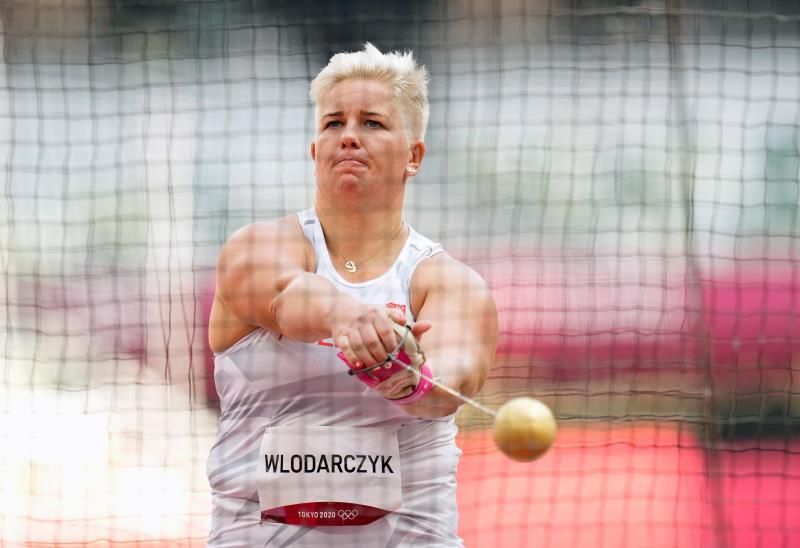 Wlodarczyk primera mujer de la historia con tres oros en una sola prueba