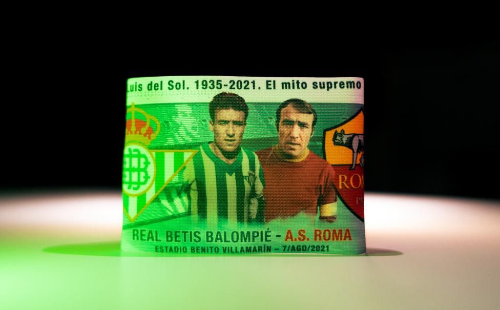 Un brazalete en homenaje a Luis del Sol