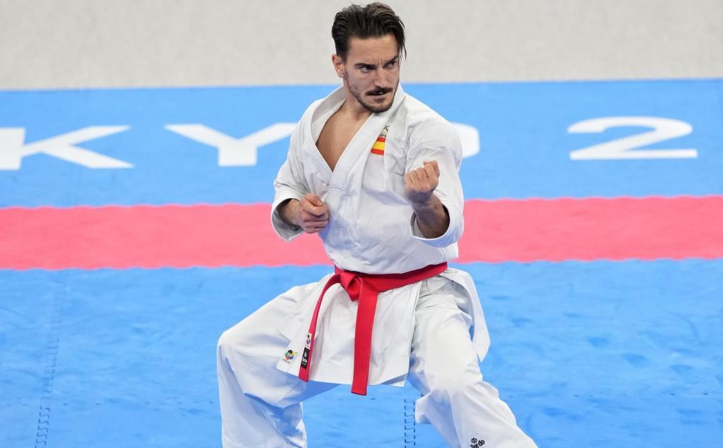 ¡Damián Quintero se lleva la plata en karate!