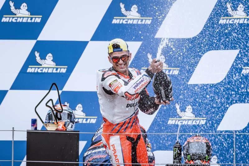 Martín gana desde la "pole position"