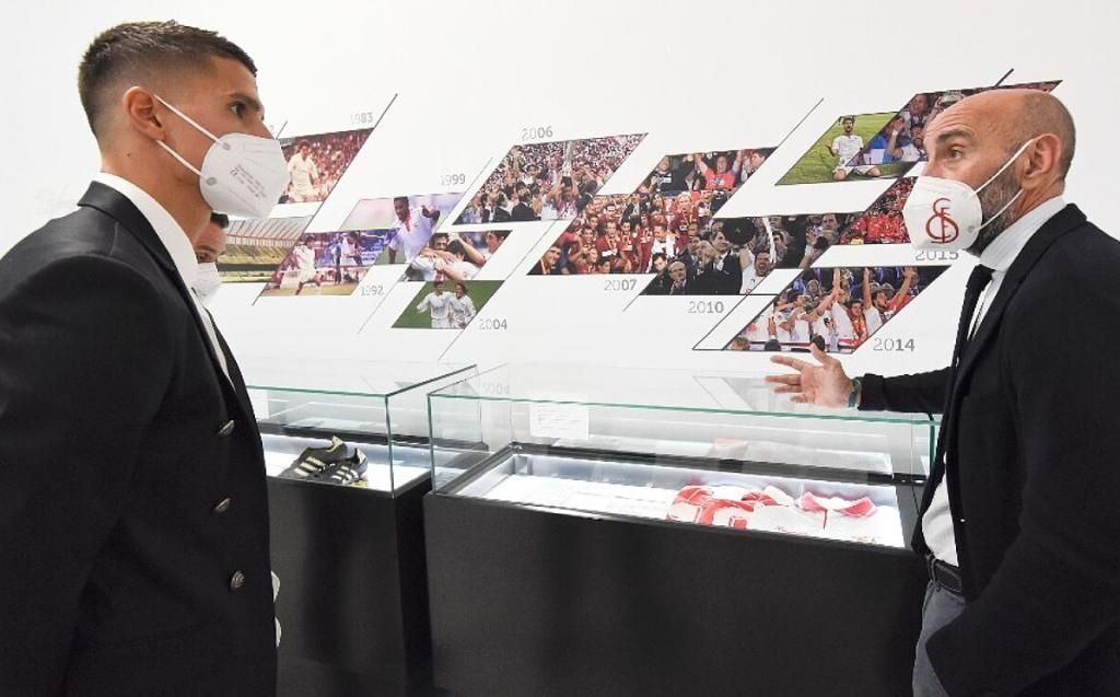 Monchi descarta a Joselu, habla de Montiel y analiza el mercado...