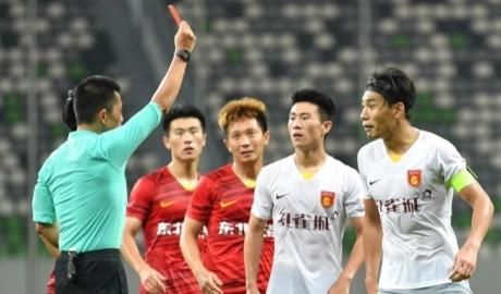 Zhang, 5 partidos de sanción en China por pisar cabeza al rival