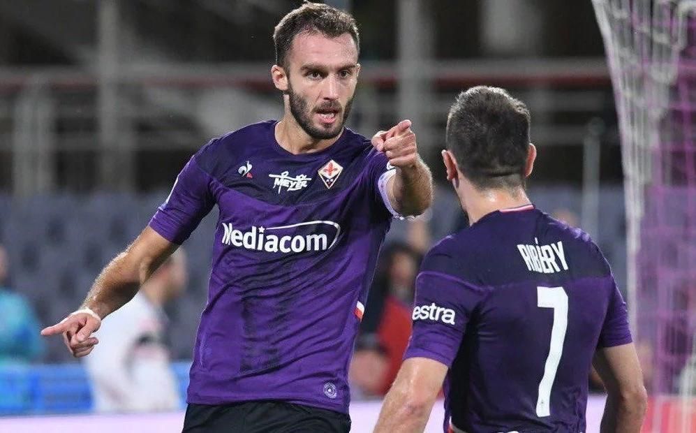 Germán Pezzella, un viejo conocido, sobre la mesa