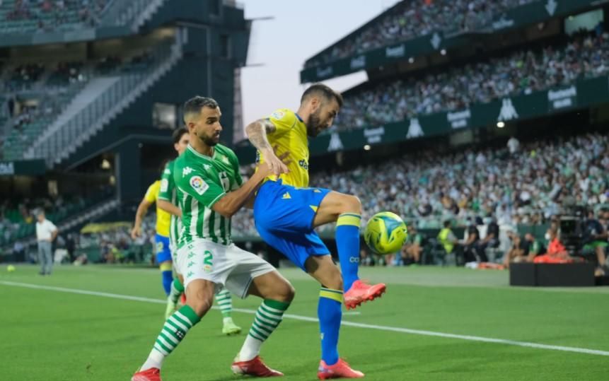 Real Betis 1-1 Cádiz: Con mucho fútbol, pero sin '9'
