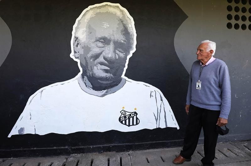 Santos homenajea a "Seo Maneco", empleado del club desde hace más de 60 años