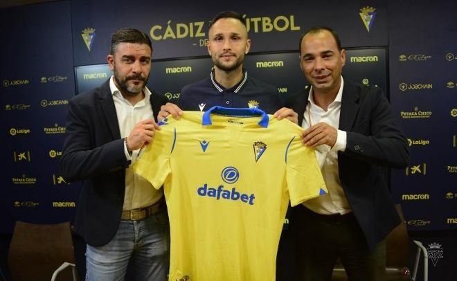 Florin Andone completa una delantera muy competitiva: "Vamos a disfrutar con este Cádiz"