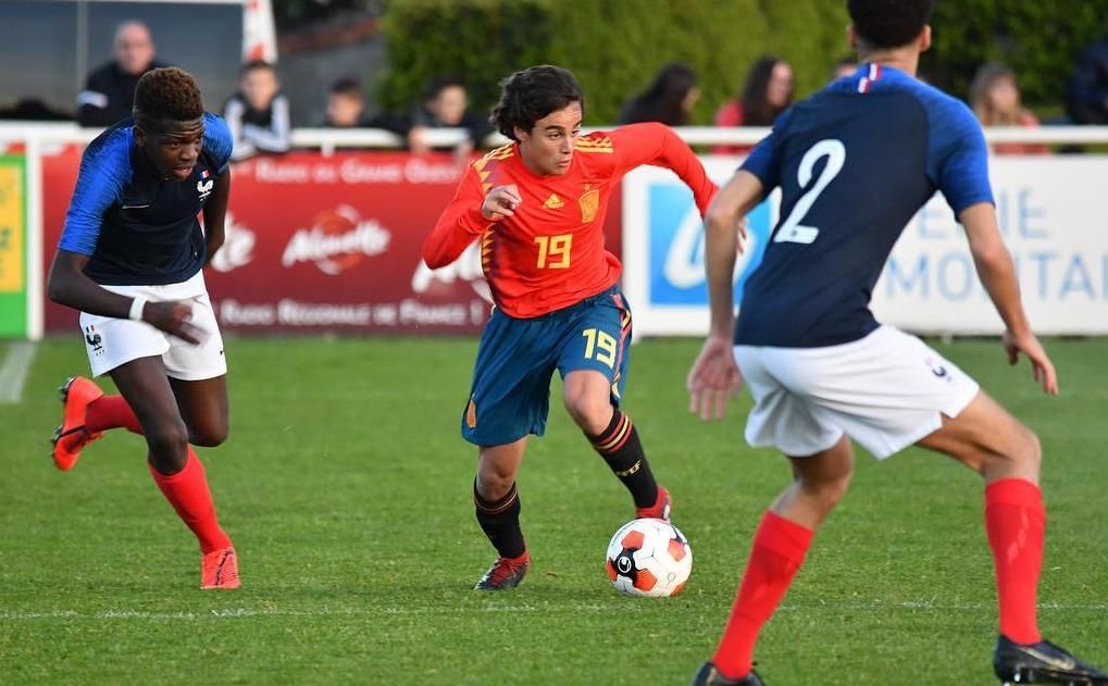 Tres canteranos del Sevilla en la lista de Santi Denia para la sub 19