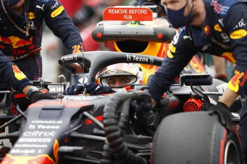 Verstappen sobre Alonso: "Se está haciendo mayor, pero sigue siendo rápido"
