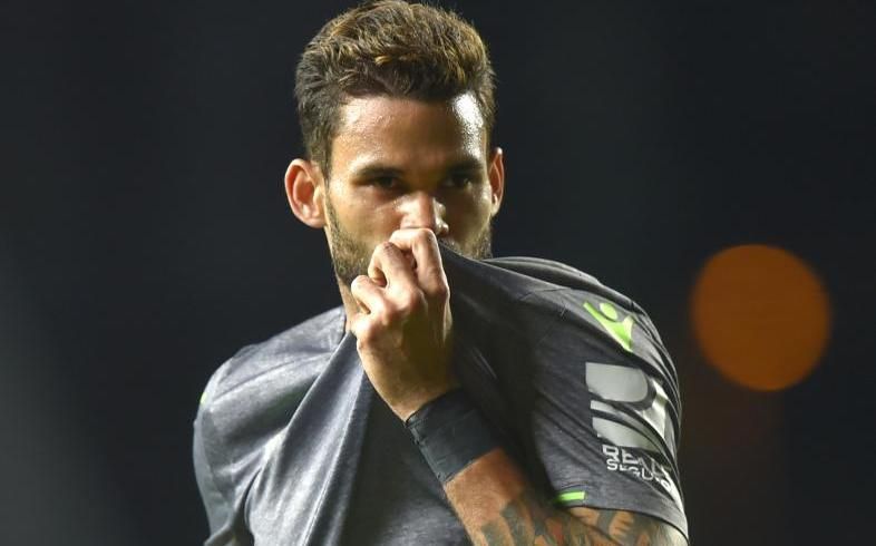 Sorloth aterriza en San Sebastián, antesala de la llegada de Willian José al Betis y la salida de Loren