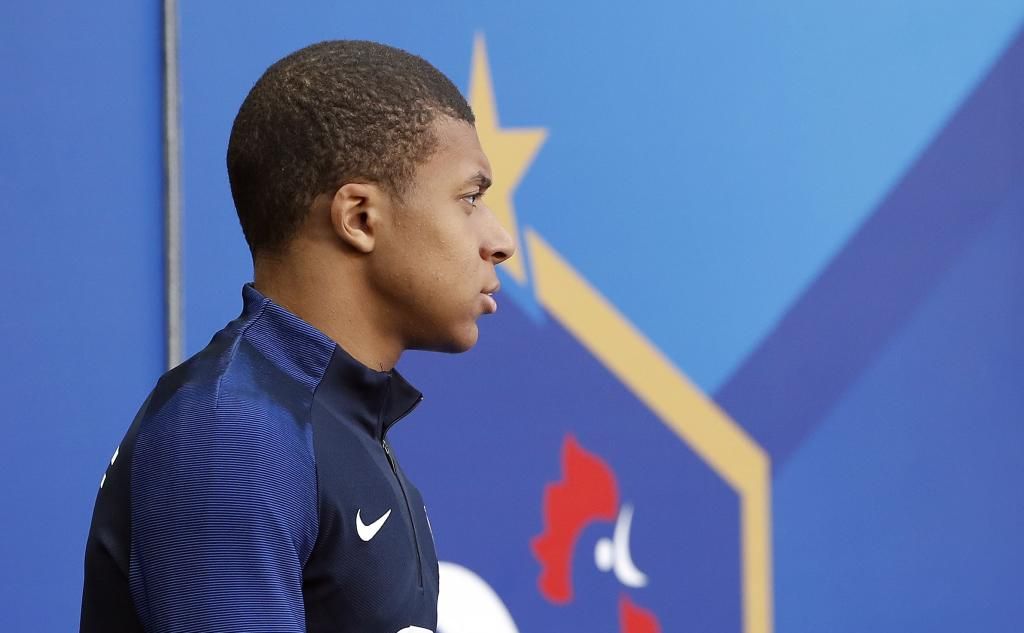 Pese a la 'rajada' de Leonardo, el PSG vendería a Mbappé... por 220 kilos