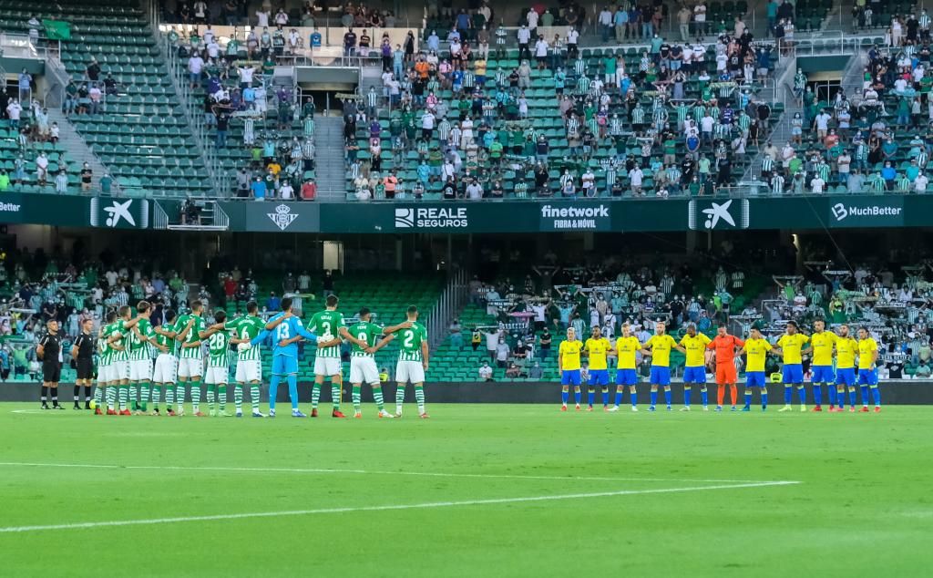 Primer partido en el Benito Villamarín en 18 meses y primera amenaza de sanción por insultos