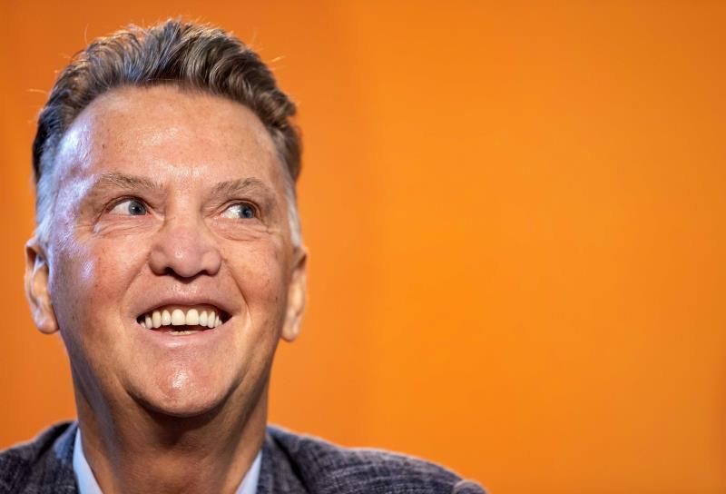 Van Gaal llama a Depay y Frenkie de Jong y deja fuera a Cillessen