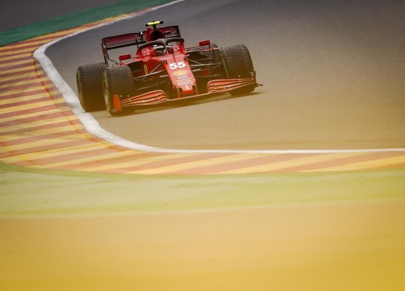 Verstappen anuncia contraataque en el diluvio que reivindica a Russell