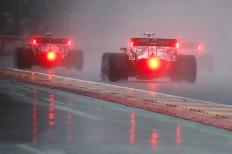 Verstappen se anota el esperpento de Spa