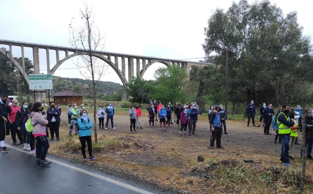 ¿Eres menor de edad y quieres hacer senderismo con la Diputación? Aquí te explicamos cómo puedes hacerlo