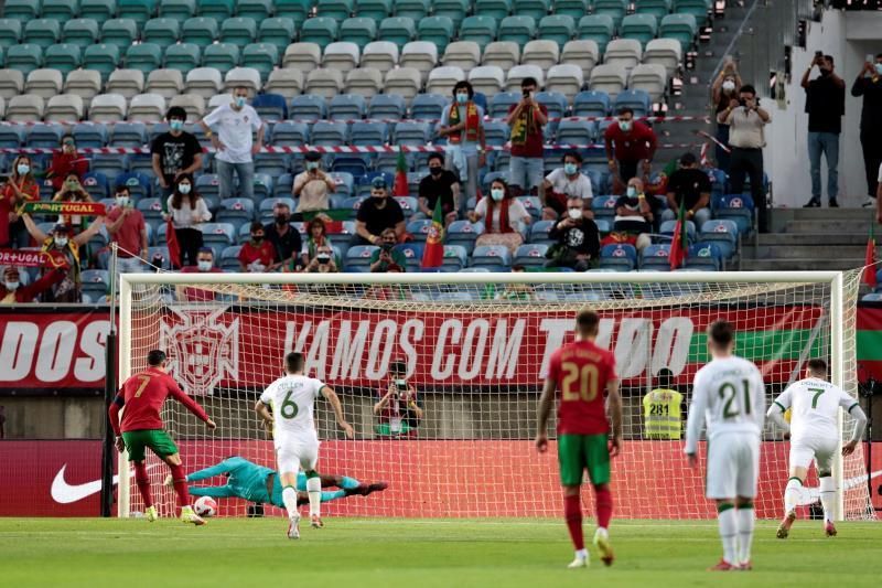 2-1. Un Cristiano de récord salva a Portugal