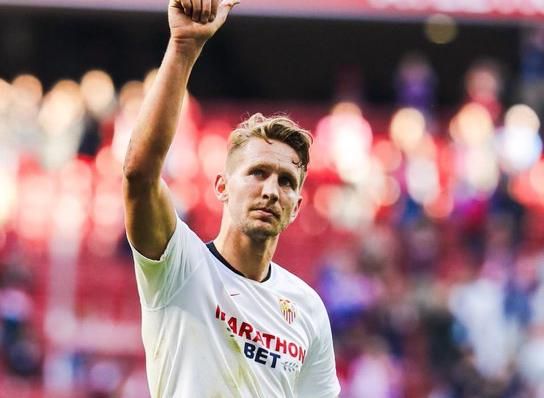 De Jong se despide de la afición del Sevilla