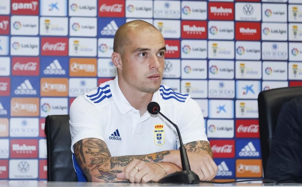 Pombo: "Llevo año y medio sin jugar en el Cádiz y quiero reencontrarme en el Oviedo"