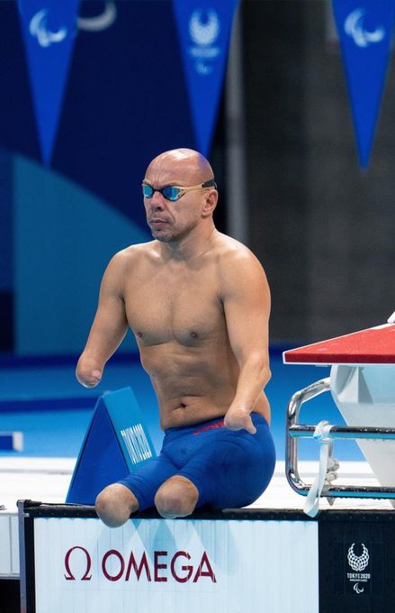 Xavi Torres, diploma y récord de España en la despedida de la natación