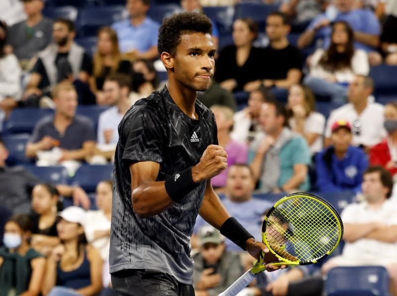Auger-Aliassime superó en cinco sets al español Bautista Agut; Andújar, también K.O.