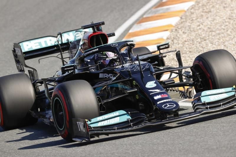 Hamilton: Lo di absolutamente todo, pero Max (Verstappen) mereció la 'pole'
