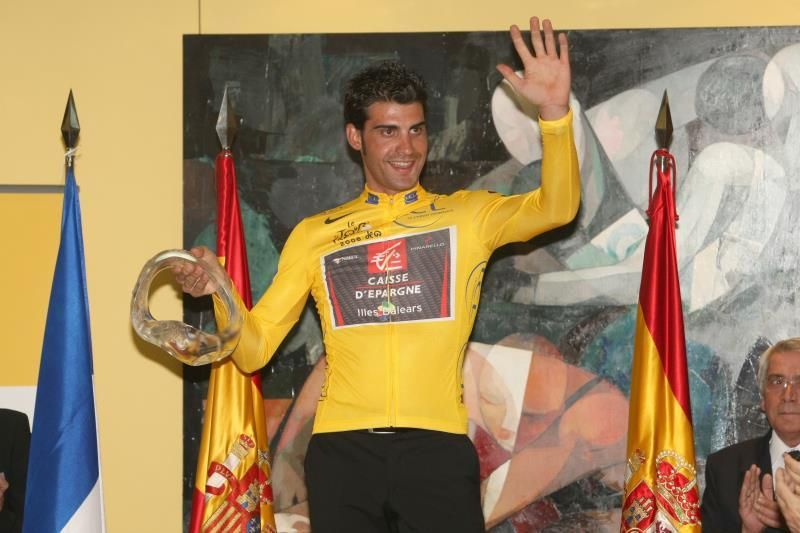 Vecinos de Mos inauguran una escultura de Óscar Pereiro