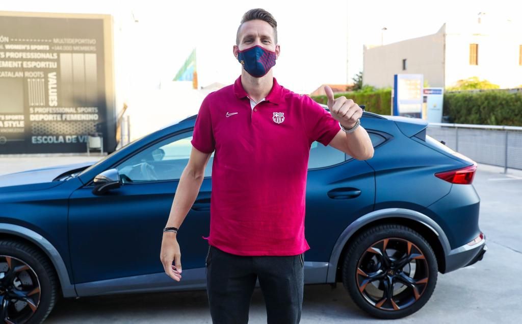 De Jong se vende bien: "Soy alto, bueno de cabeza y un delantero diferente para el Barça"