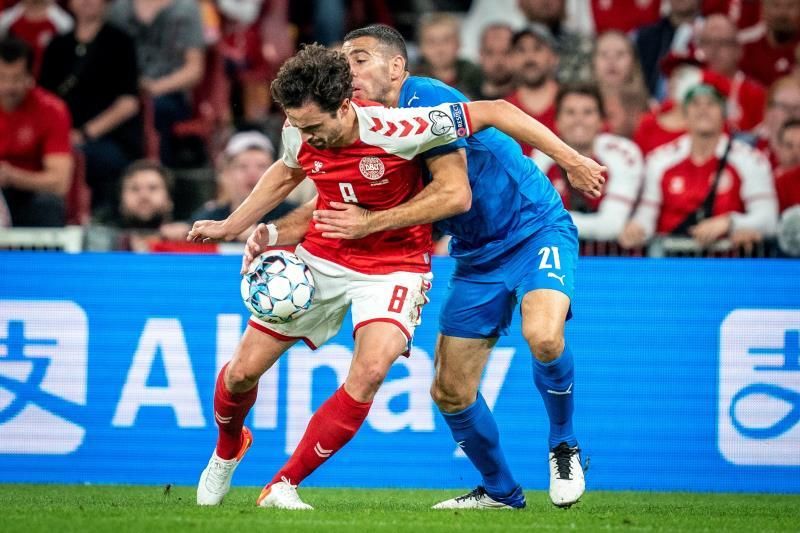 5-0. Dinamarca fulmina a Israel y saca medio billete a Catar