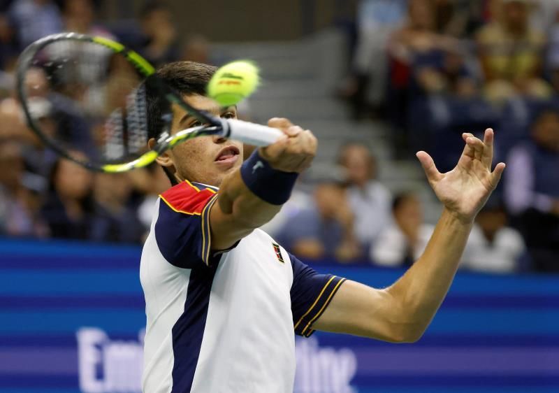 Auger-Aliassime pasa a las semifinales del US Open, por lesión y retirada de Alcaraz