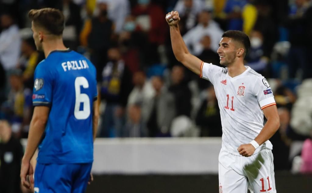 0-2: España sale del apuro con sufrimiento