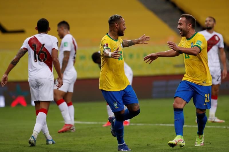 2-0. Brasil vence a Perú y fija la marca de ocho victorias en ocho partidos